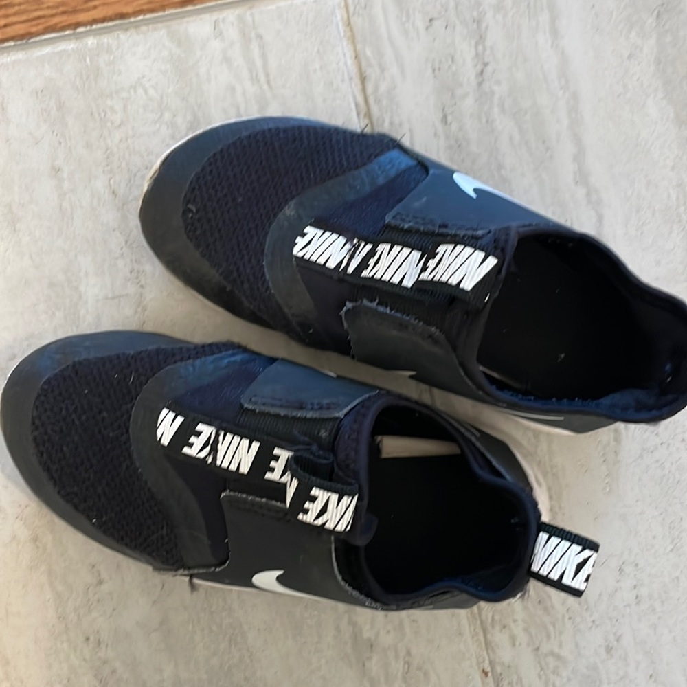 Nike flex runner for little kids